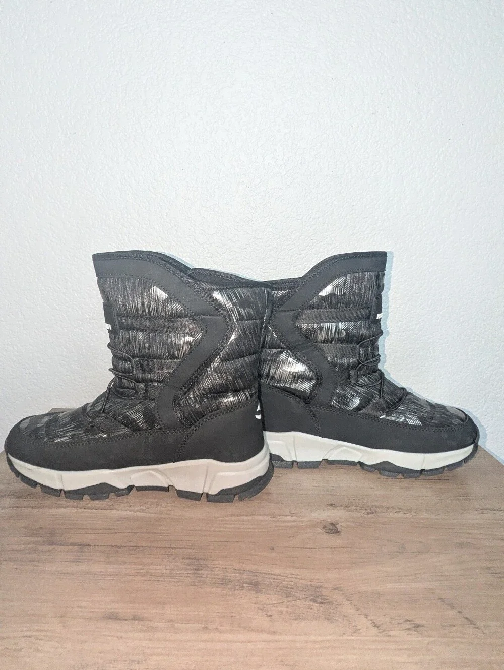 HOBIBEAR Kids Snow Boots AW3771 Black Gray Camo Size 39  US Big Kids Size 6.5 -7